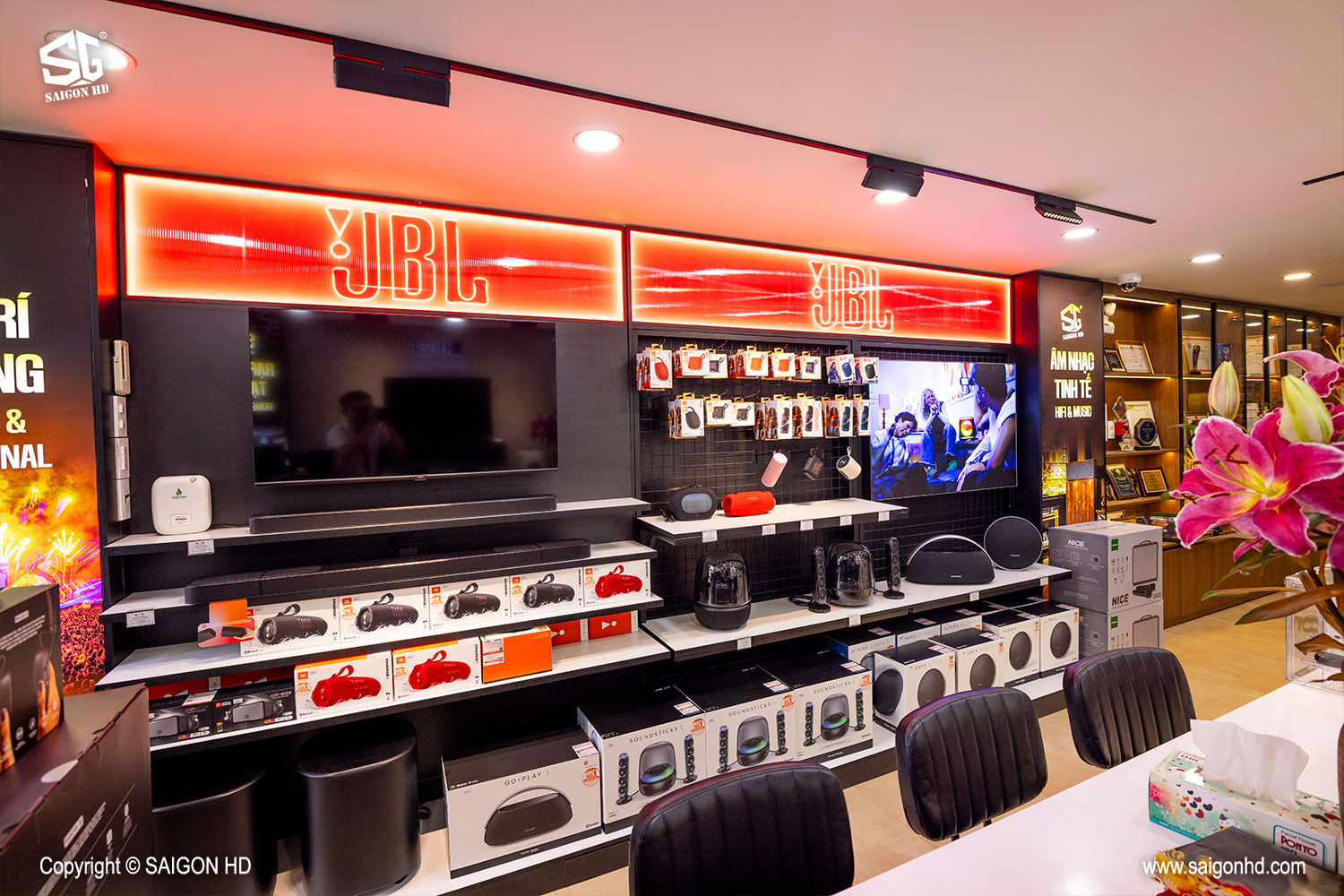 Đột nhập showroom Vạn Kiếp mới sắp ra mắt của SAIGON HD