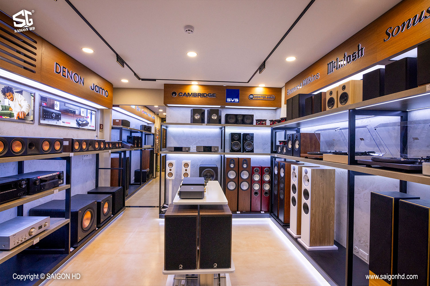 Đột nhập showroom Vạn Kiếp mới sắp ra mắt của SAIGON HD